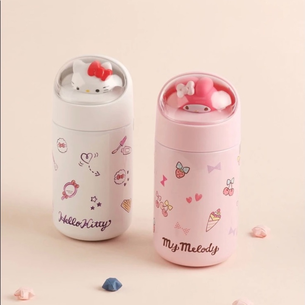BRAND NEW STAINLESS STEEL HELLO KITTY BOTTLES .only one bottle HELLOKITTY
